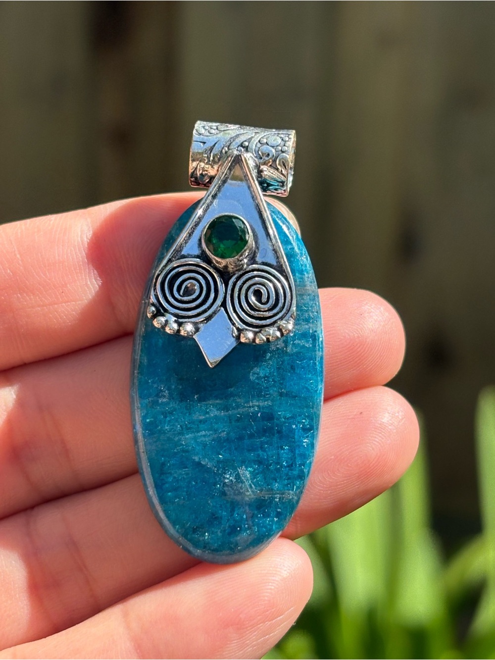 Blue Apatite Pendant with Simulated Green Emerald 925 Silver Plated ZZPD00021
